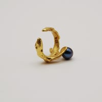 Image 3 of Cuff earrings with the pearl golden