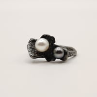 Image 2 of Ring with pearls