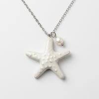 Image 1 of Χειροποίητο Κολιέ "Starfish & Pearl" – Ατσάλινη Αλυσίδα
