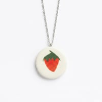 Image 1 of Χειροποίητο Κολιέ "Strawberry Garden" – Ατσάλινη Αλυσίδα
