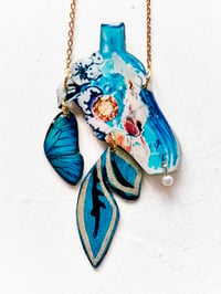 Image 1 of ‘gold topaz, bottle blue’ – gold chain pendant cluster necklace