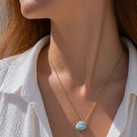 Image 3 of Χειροποίητο Κολιέ "Blue Pebble Shell" – Ατσάλινη Αλυσίδα