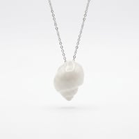 Image 1 of Χειροποίητο Κολιέ "White Pebble Shell" – Ατσάλινη Αλυσίδα