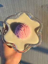 Image 5 of Vanilla Ice Dream Candle