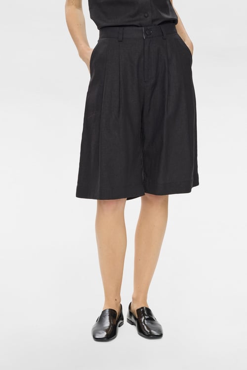Image of 2-Pantalon corto Nualani Caviar