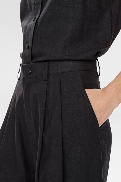 Image of 2-Pantalon corto Nualani Caviar