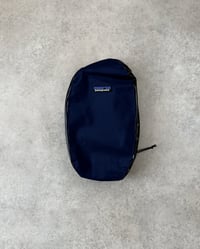 Image 2 of Patagonia Black Hole Cube Medium New Navy