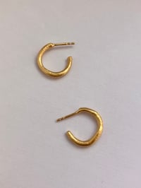 Image 3 of linea hoops small - gold plated