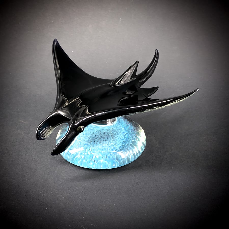 Image of Manta ray on Frit base