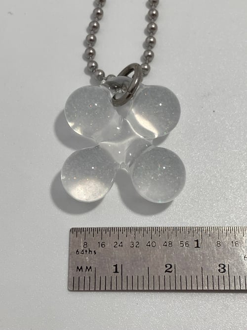 Image of fine crushed opal clover
