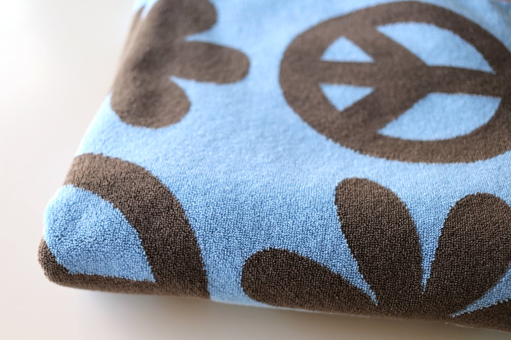 Image of PEACE FLOWER Towel<div> Lake & Cocoa </div>