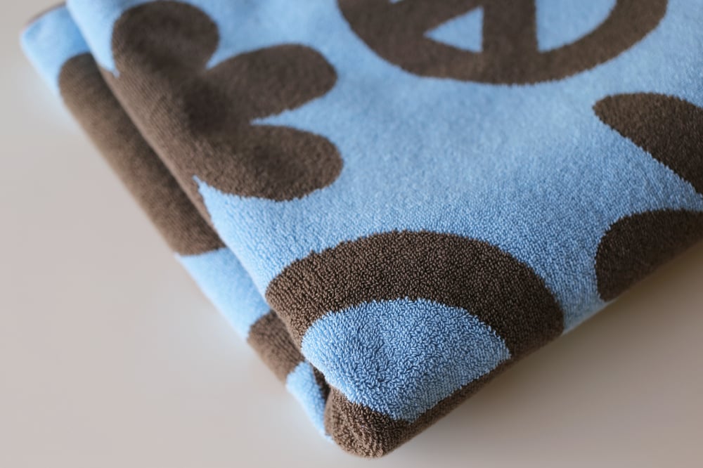 Image of PEACE FLOWER Towel<div> Lake & Cocoa </div>