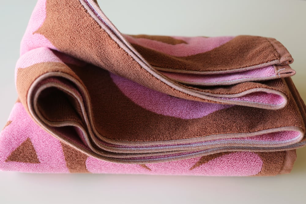 Image of PEACE FLOWER Towel<div> Rose & Brick </div>