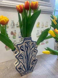 Image 2 of Romantic Tulip Tulipier-2 shoots vase