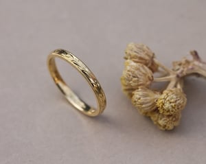 Image of 18ct Yellow gold, 2mm flat court Olive leaf and milled edge engraved ring