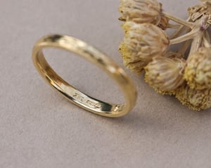 Image of 18ct Yellow gold, 2mm flat court Olive leaf and milled edge engraved ring