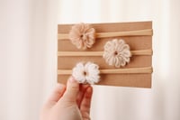 Neutral daisy tiebacks 