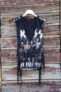 Image 2 of Kiss 🖤