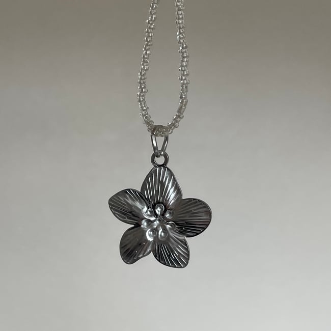 silver flower clear beaded necklace
