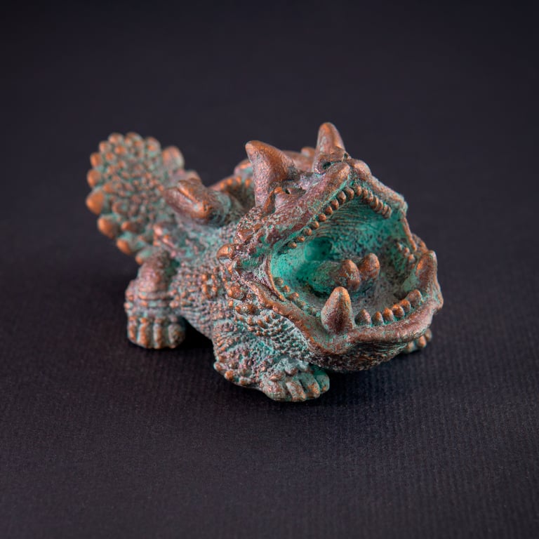 Salamandromorph resin figure
