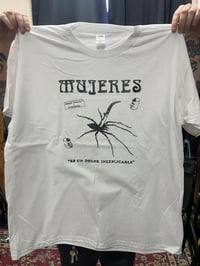 Image 1 of CAMISETA MUJERES BLANCA "ES UN DOLOR INEXPLICABLE"