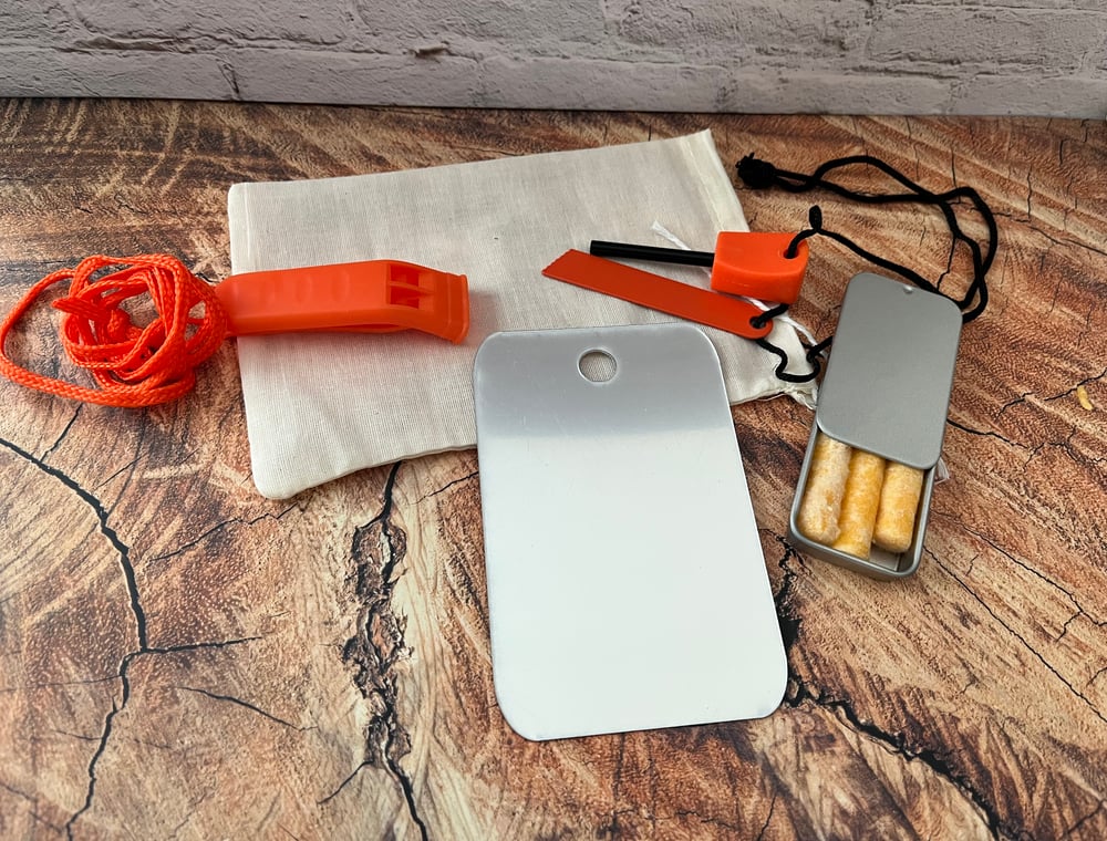 Image of Emergency signal kit