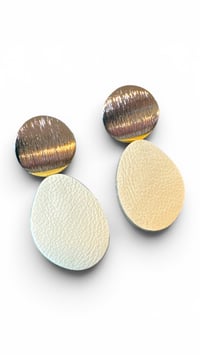 Image 1 of Boucles GALET jaune pale