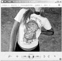 Image 3 of corazón partío t-shirt
