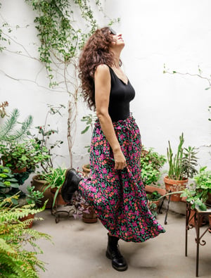 Image of Falda super amplia flores flores