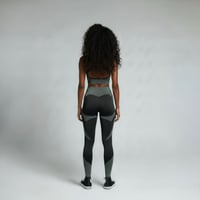 Image 4 of RS Women’s 3-Piece Seamless Gym Set – Black & Grey
