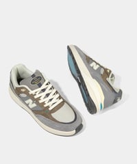 Image 2 of NEW BALANCE_ANDREW REYNOLDS 933 :::GREY/BLUE:::