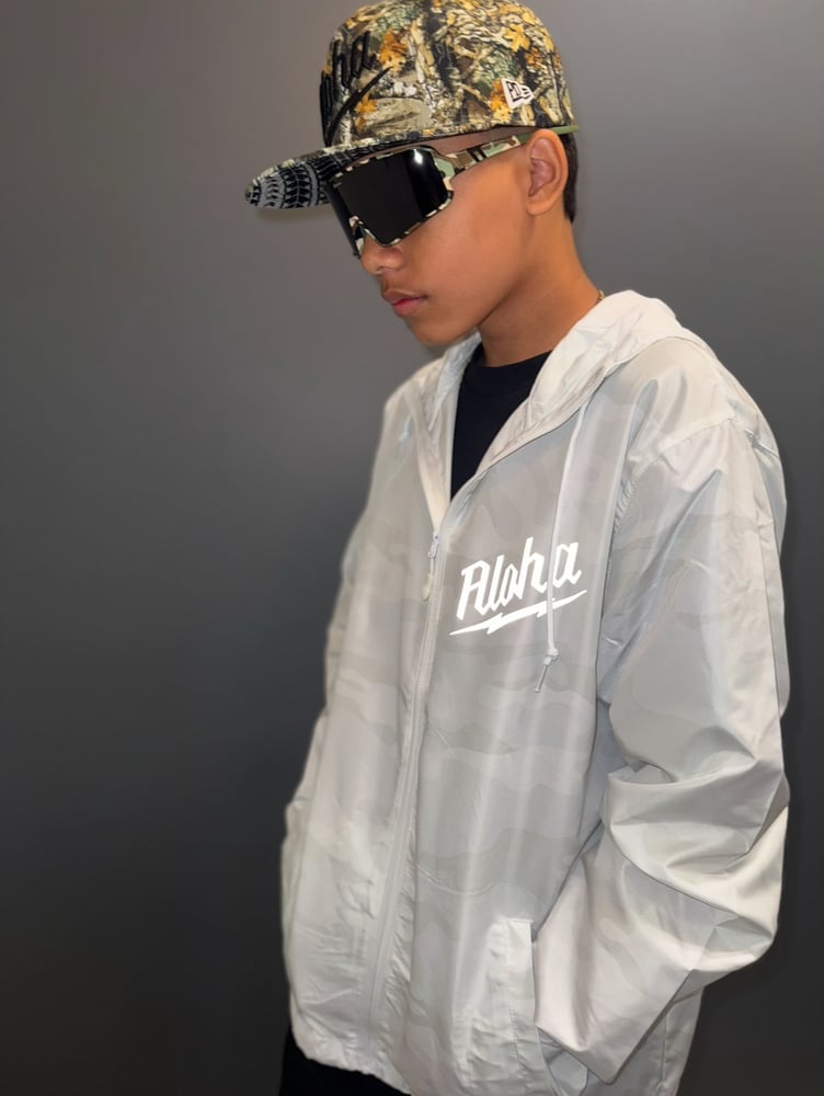 Image of ALOHA WAUKEE WINDBREAKER WHT