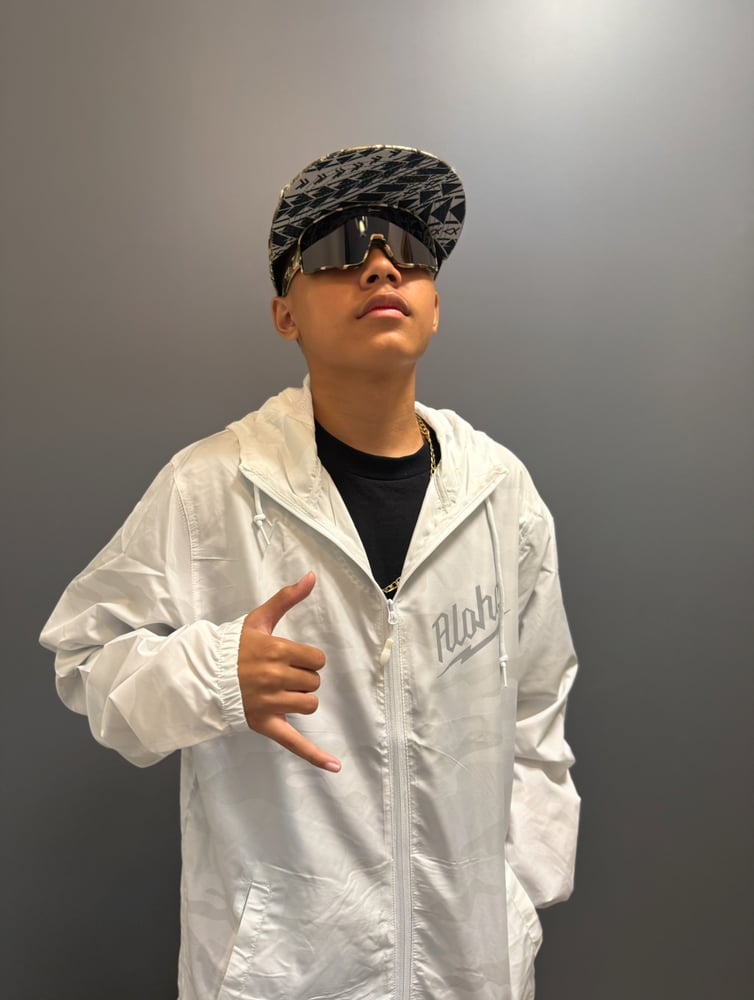 Image of ALOHA WAUKEE WINDBREAKER WHT