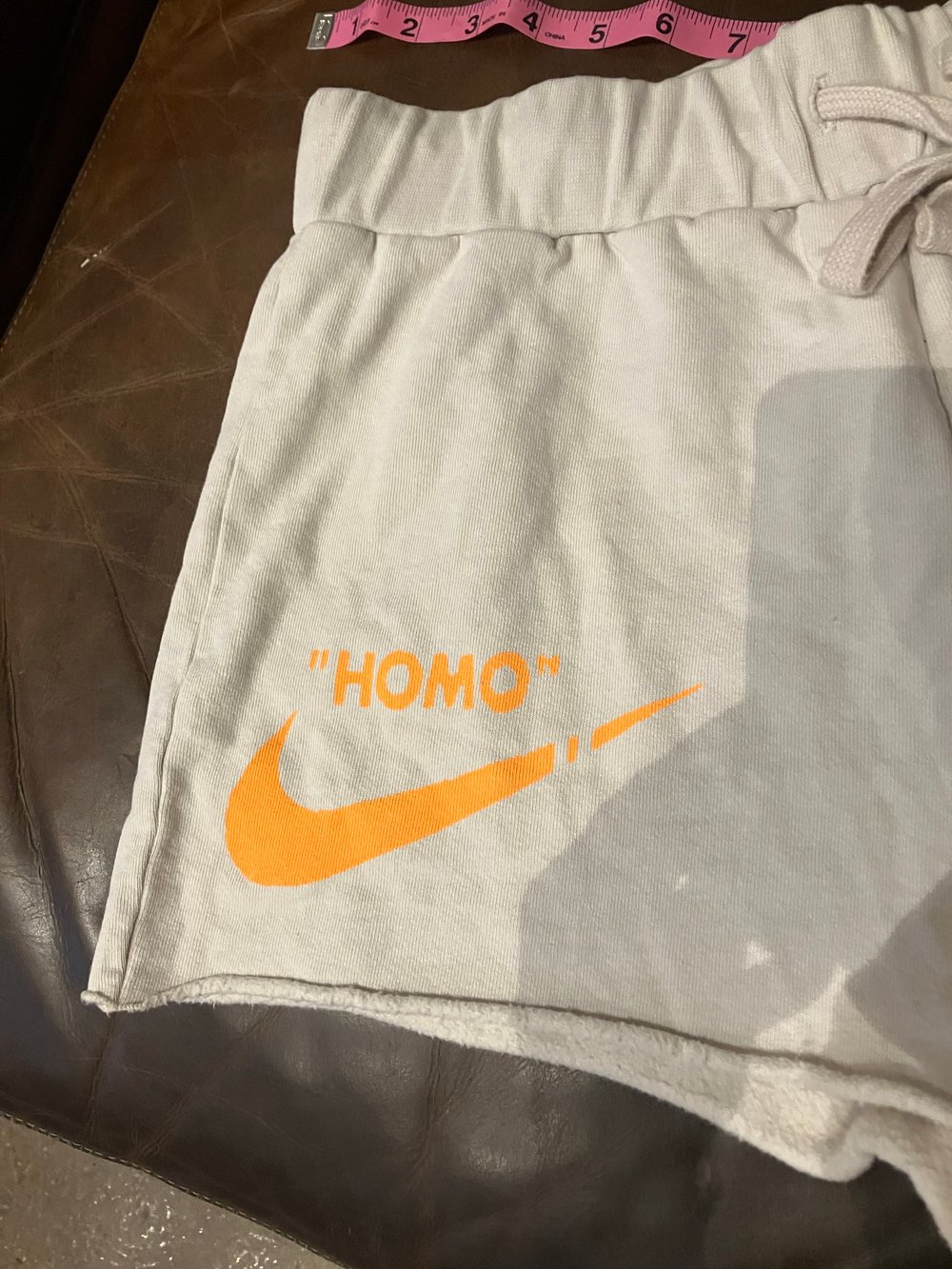 L CREAM TALENTLESS SHORTS "HOMO" NIKE LOGO TANG INK