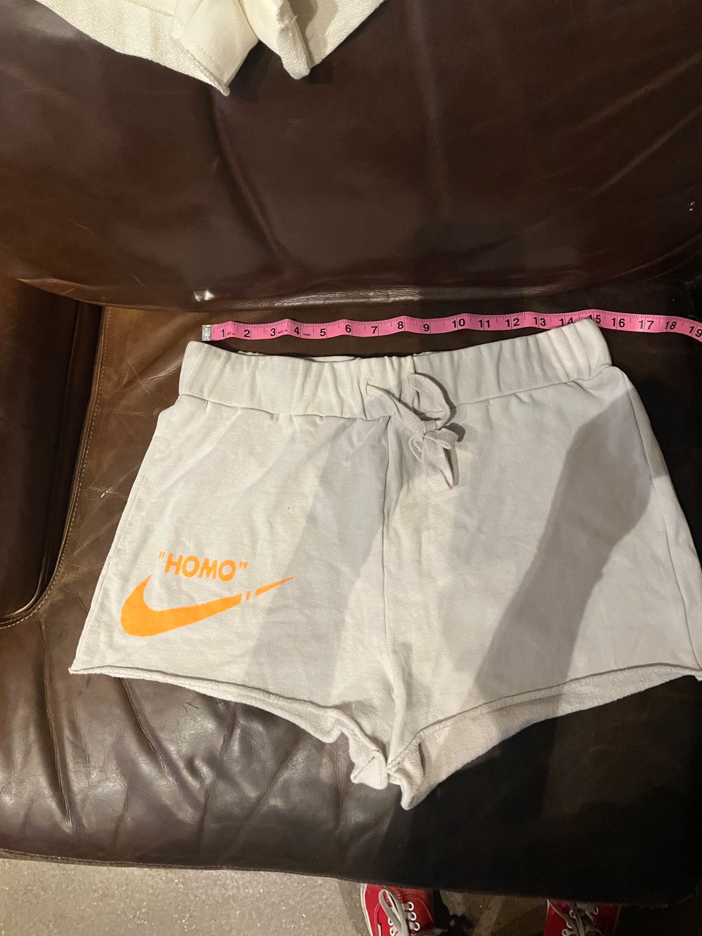 L CREAM TALENTLESS SHORTS "HOMO" NIKE LOGO TANG INK