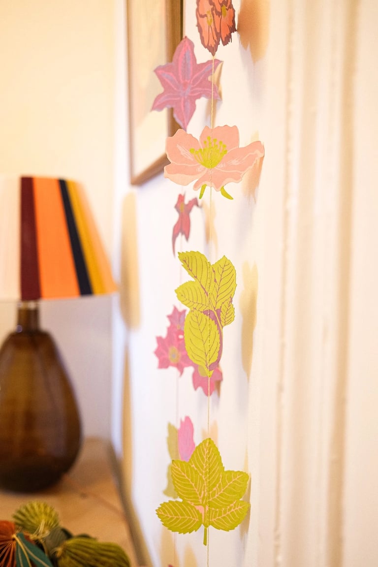 GUIRLANDE VERTICALE COUSUE ROSE - EAST END PRESS Image 4