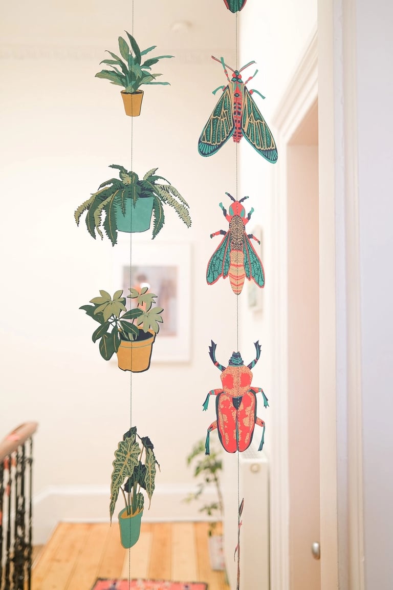 GUIRLANDE VERTICALE COUSUE INSECTES - EAST END PRESS Image 2