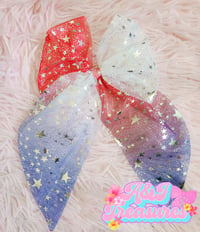 Long handtied mesh bow