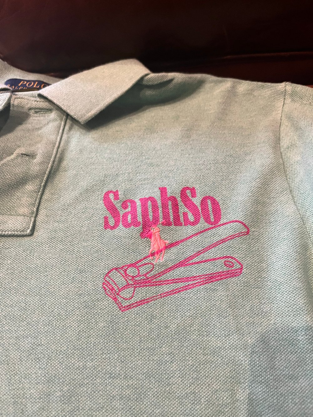 UPCYCLED M GREEN POLO CLIPPERS LOGO PINK INK 