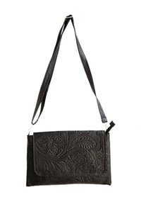 Image 18 of Fiesta Clutch 