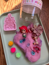 Image 3 of Color changing playdough