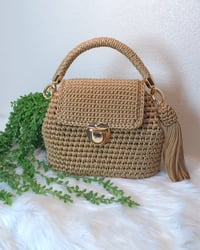 Bolso Tejido Camel con Herrajes Dorados