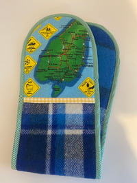 Image 2 of South Island Oven mitt