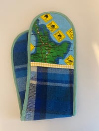 Image 2 of North Island Oven Mitt