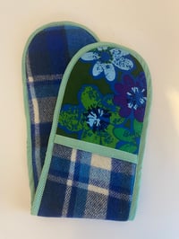 Blue Flower Oven Mitt