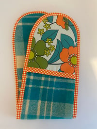 Teal Flower Oven Mitt