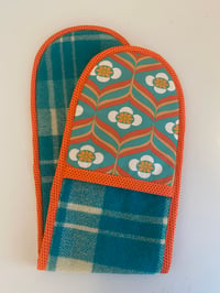 Ogee Flower Oven Mitt