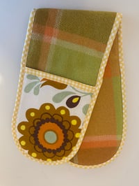 Image 1 of 70’s Flower Oven Mitt