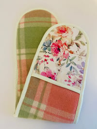 Pink Rose Oven Mitt
