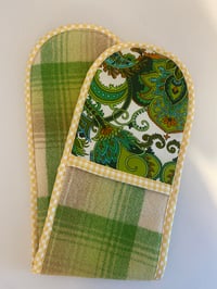 Green Paisley Oven Mitt